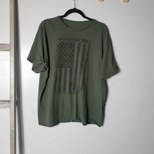 MOSSY OAK MEN'S GREEN TEE ESTIMATED SIZE LARGE